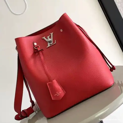 LV 2308DJ0101 Bag 0605